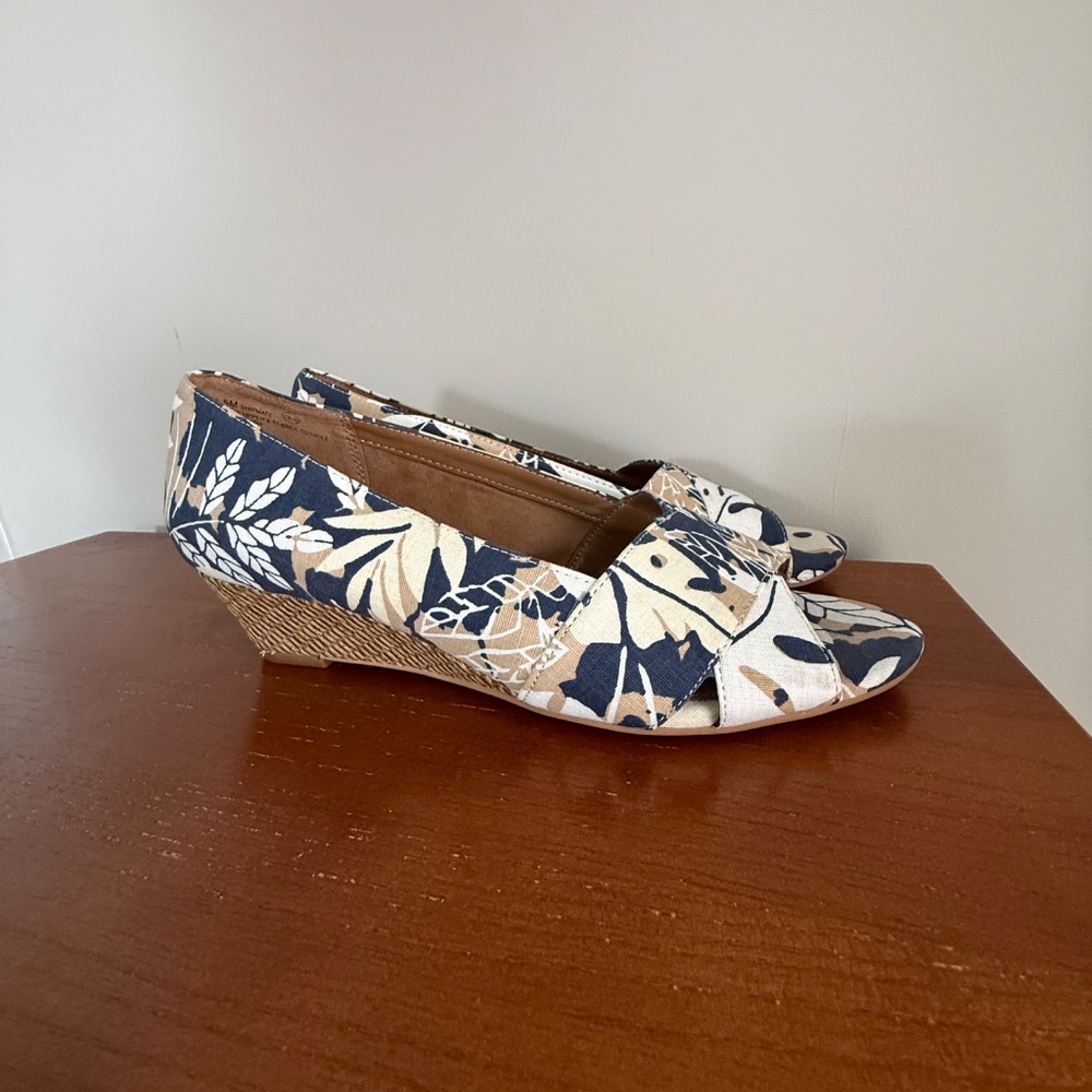 Aerosoles Shipmate Heelrest Wedge Shoes Blue Tan Leaf Print Size 8.5 - Picture 13 of 13